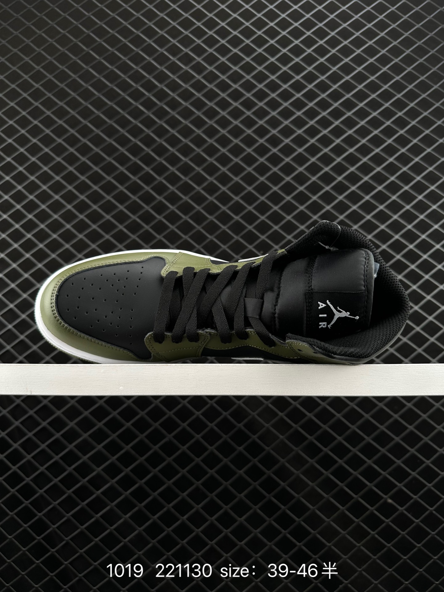 NIKE Air Jordan 1 Retro Mid”Reverse Black Toe“